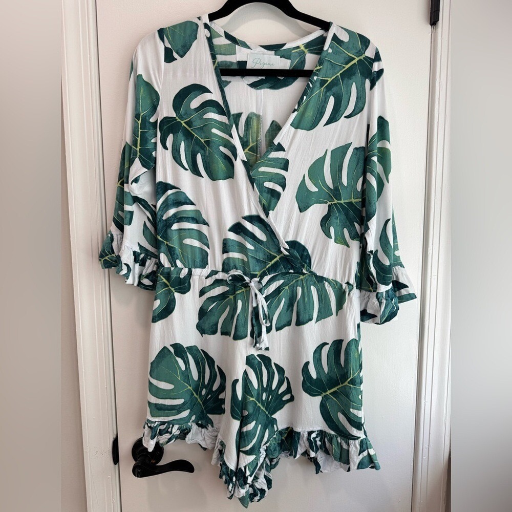 Piyama size Small‎ Green Leaf Print Romper, cinch waist, v-neck